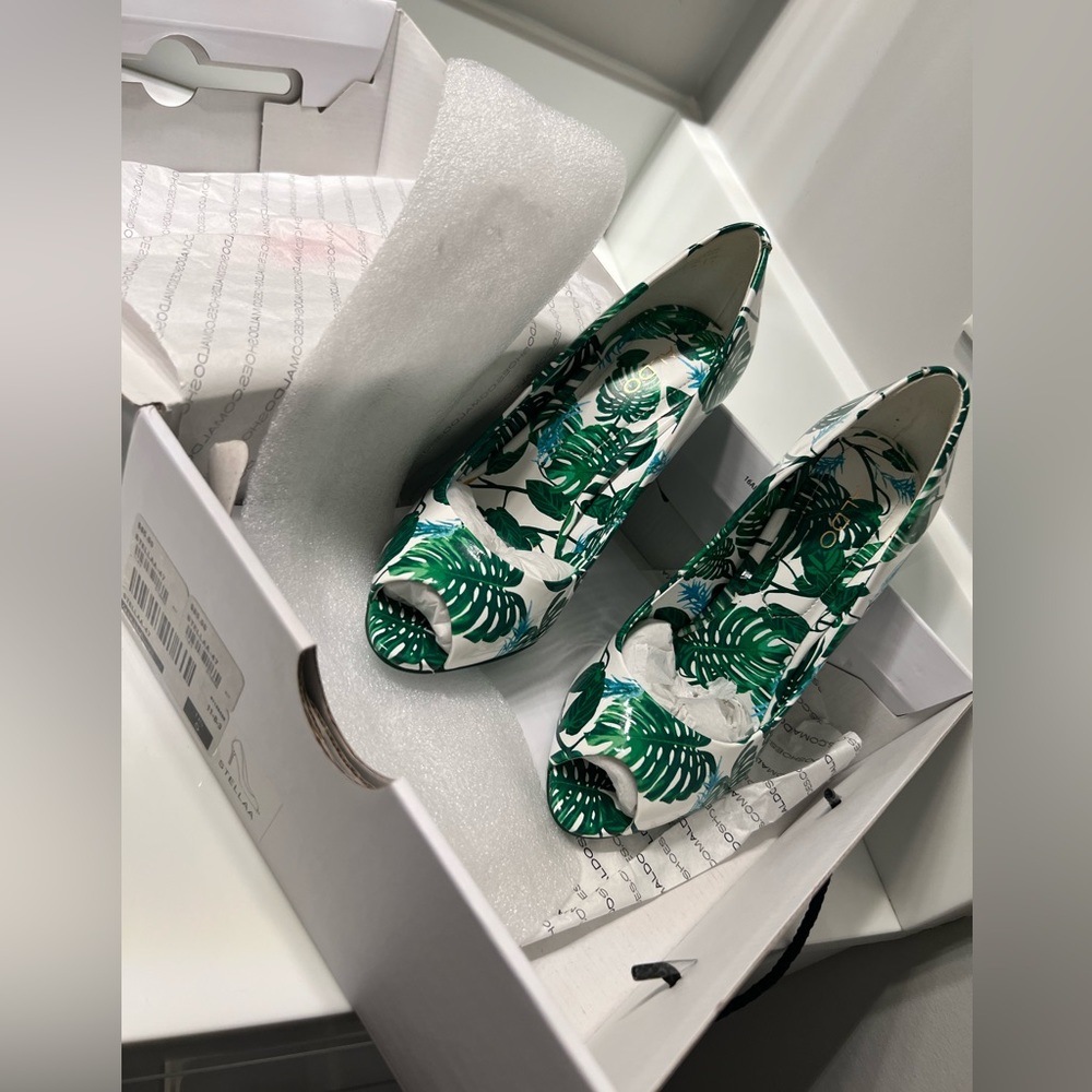 Brand New Peep toe shoes with heels